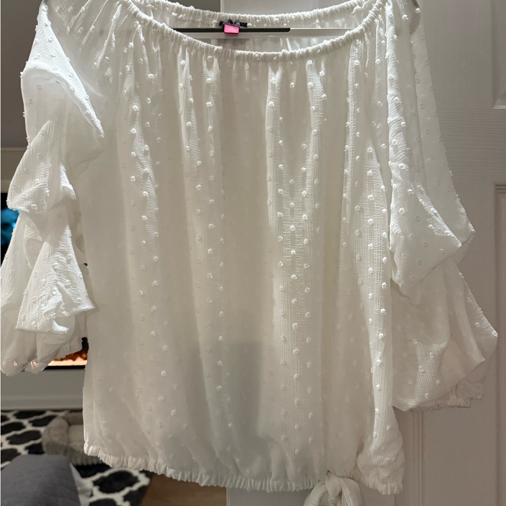 Vince Camuto White Textured Blouse